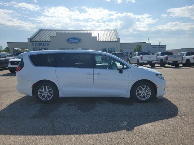 Used 2023 Chrysler Voyager LX FWD image 20