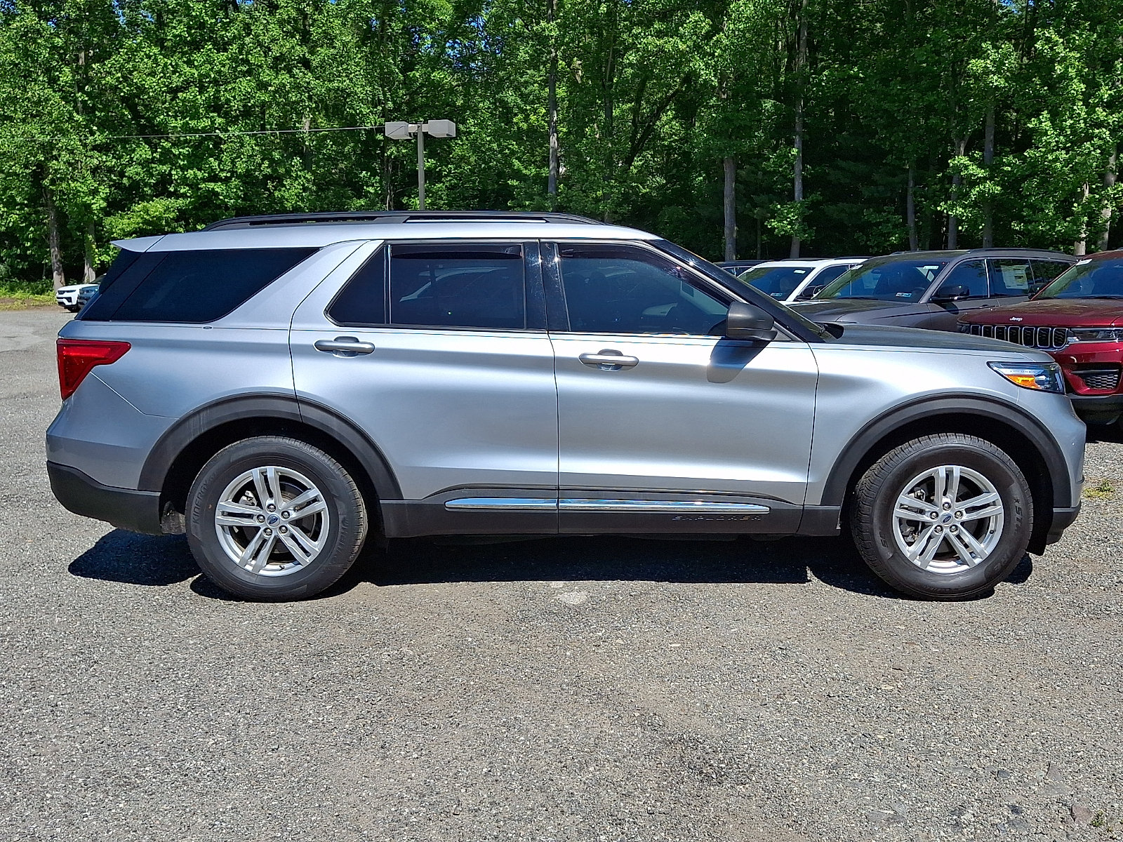 Used 2021 Ford Explorer XLT w/ Class III Trailer Tow Package AWD/4WD image 7