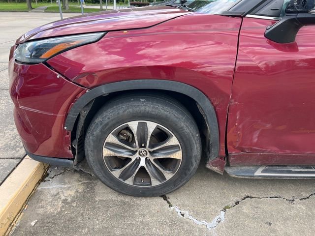 Used 2021 Toyota Highlander XLE FWD image 4