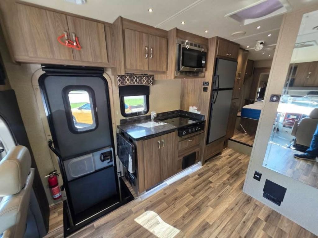 Used 2016 Mercedes-Benz Sprinter 3500 image 47