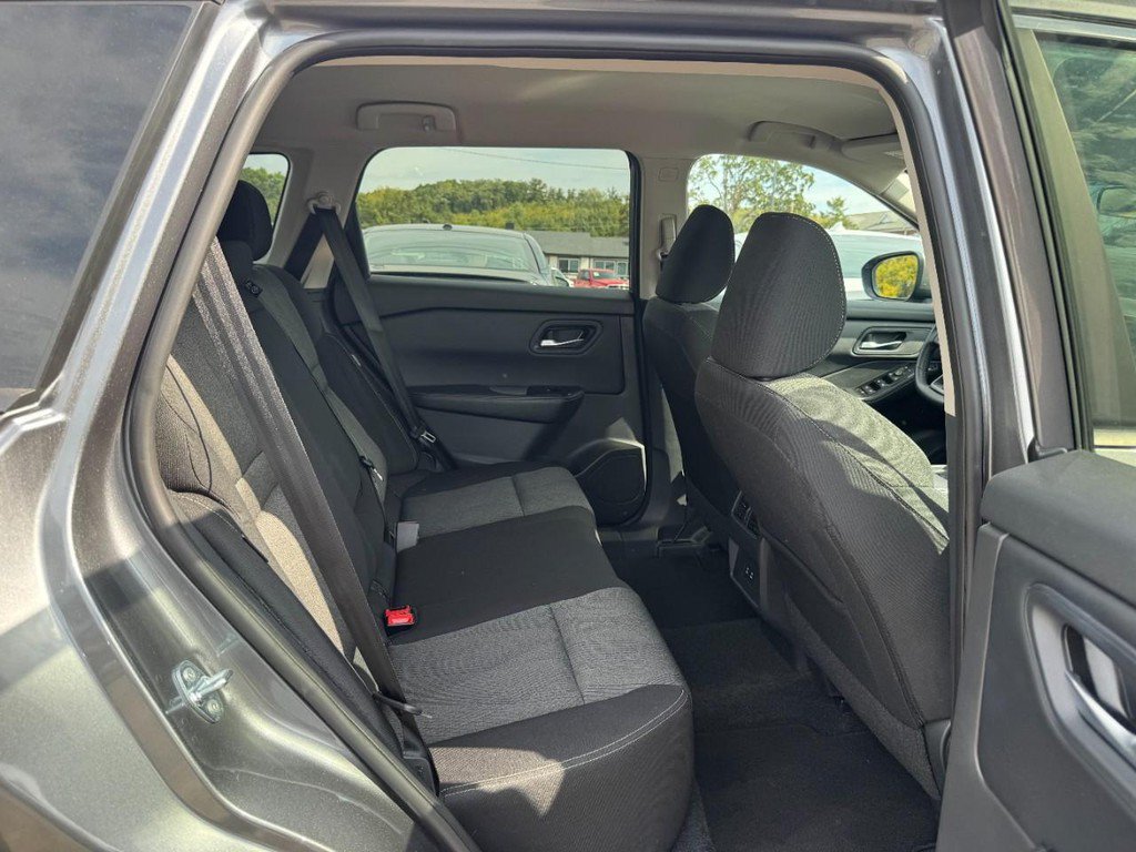 Used 2025 Nissan Rogue SV FWD image 10
