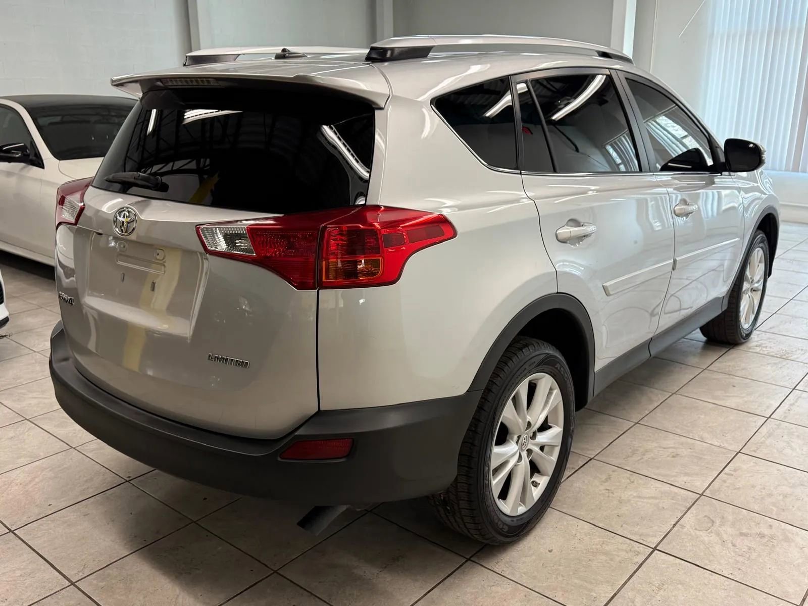 Used 2015 Toyota RAV4 Limited image 9
