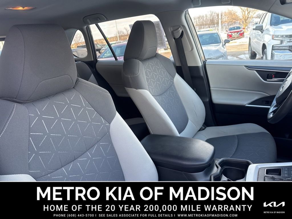 Used 2020 Toyota RAV4 XLE image 36