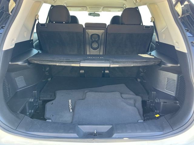 Used 2017 Nissan Rogue SV w/ SV Premium Package image 19