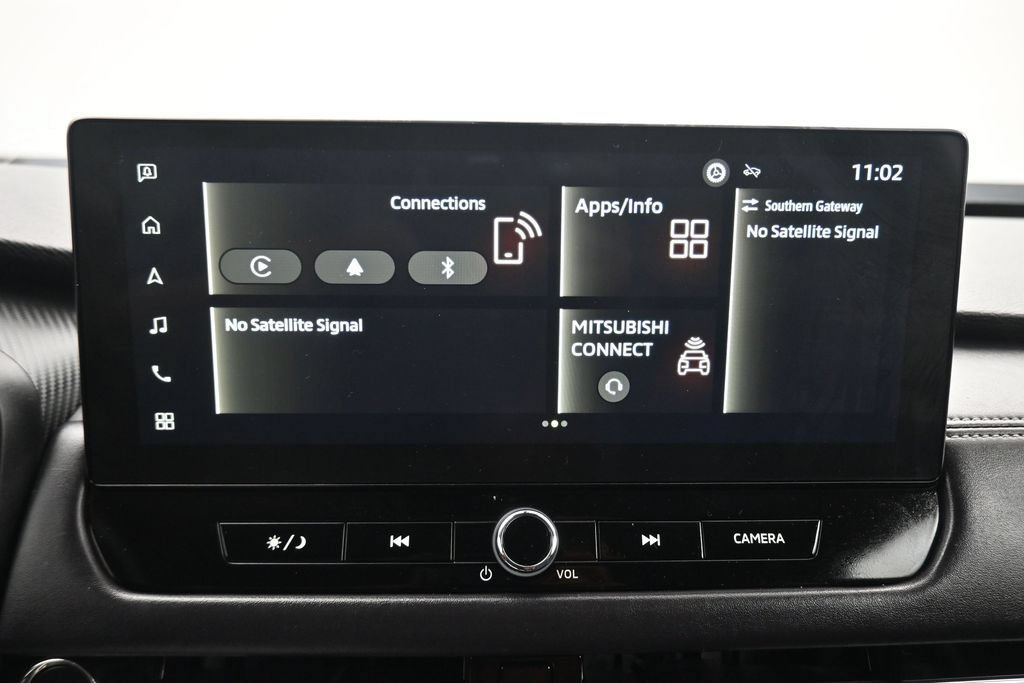 Used 2025 Mitsubishi Outlander AWD image 17