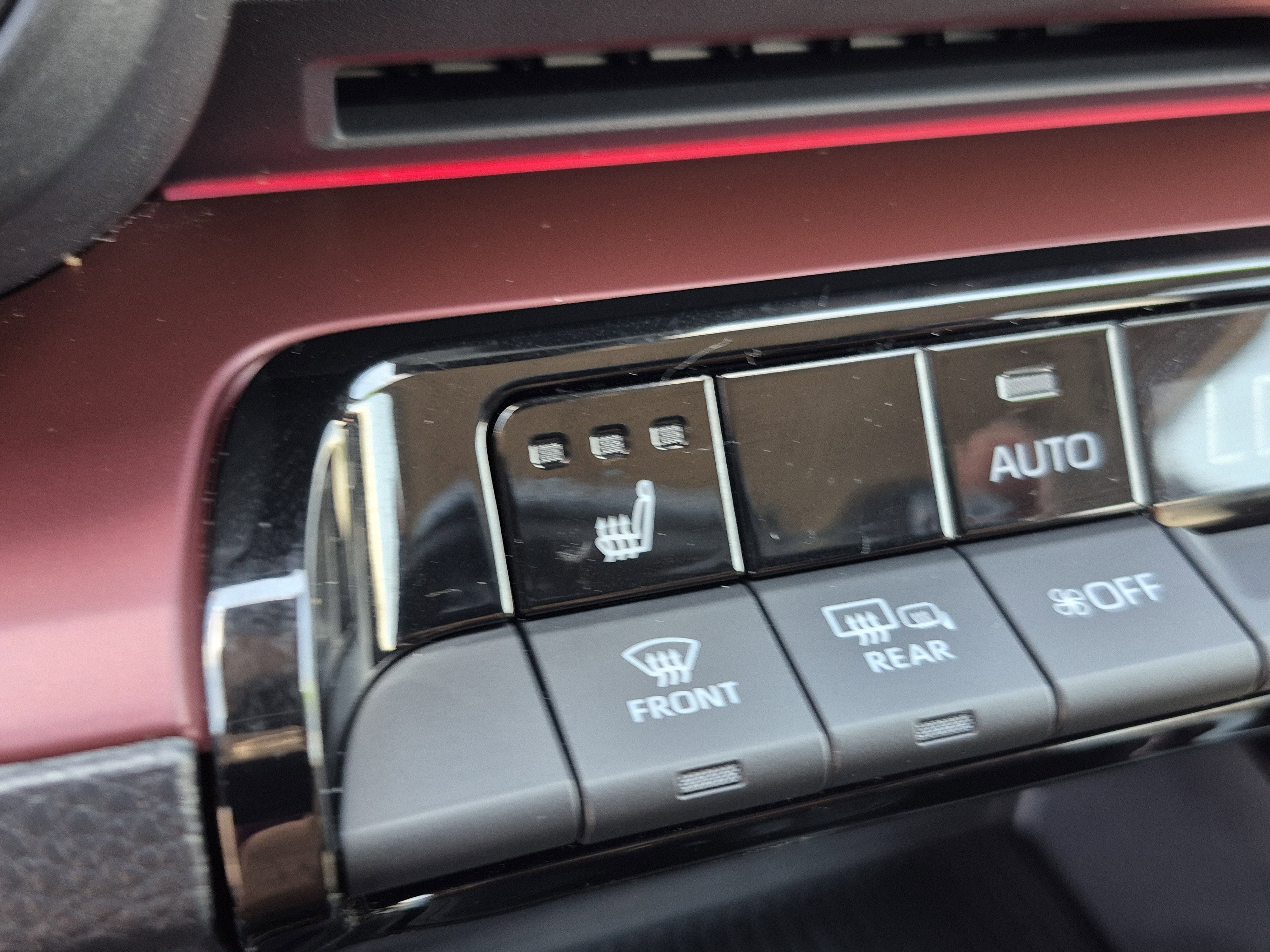 Used 2026 Toyota Prius Plug-In Hybrid FWD image 32