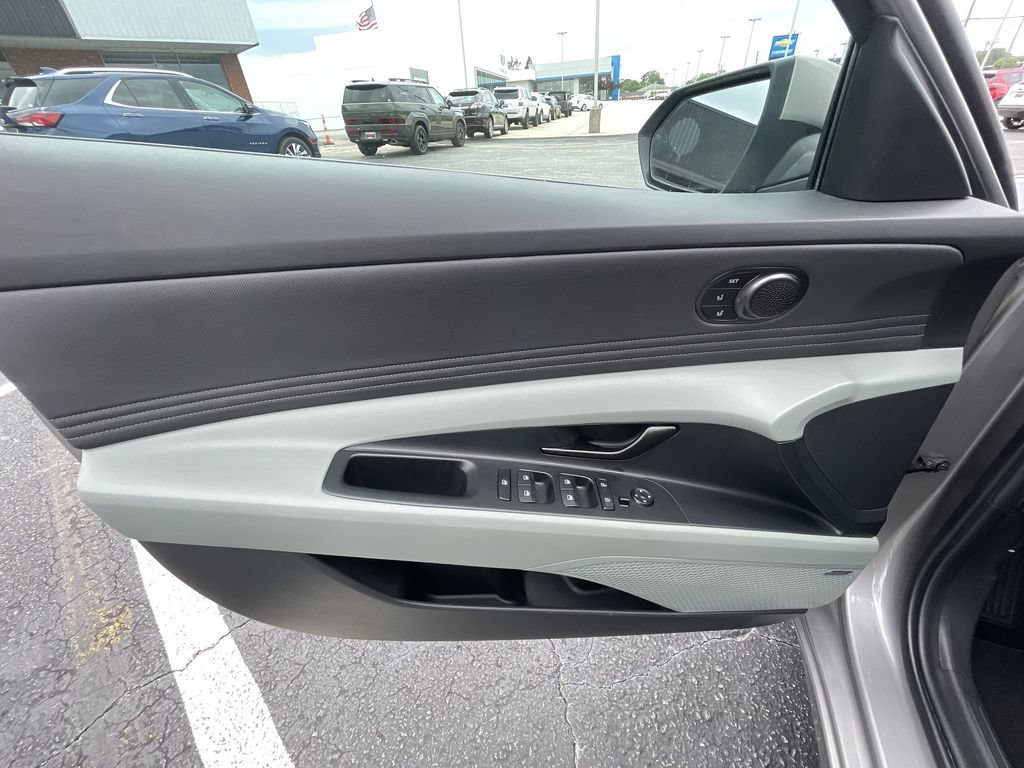 Used 2024 Hyundai Elantra Limited FWD image 22