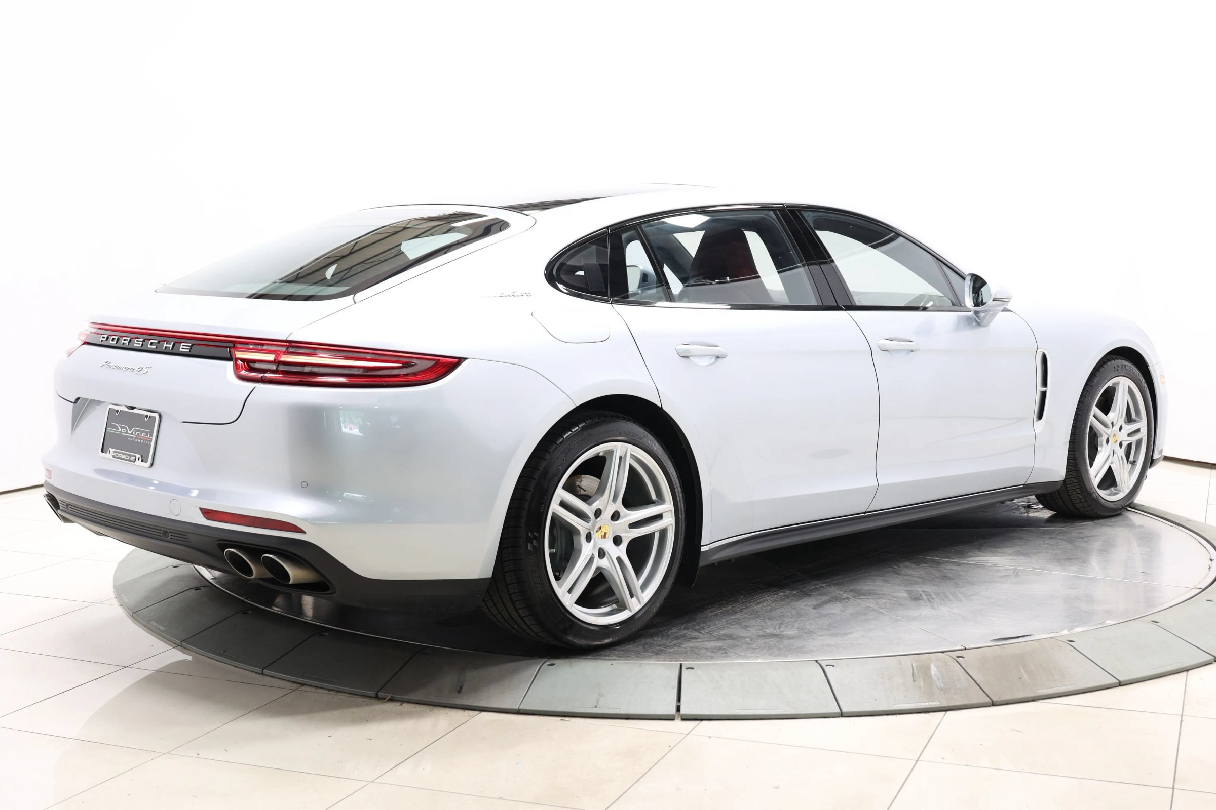 Used 2018 Porsche Panamera 4S Executive w/ Carbon Fiber Interior Package AWD/4WD image 4