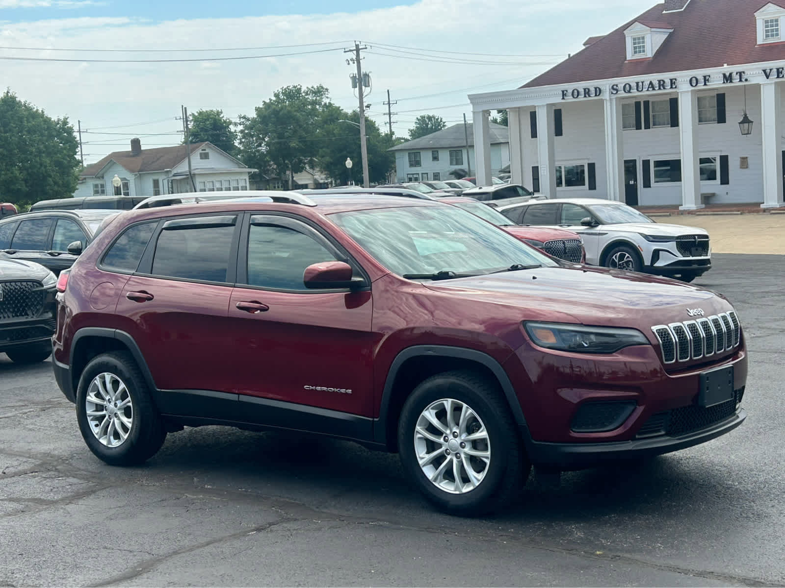Used 2020 Jeep Cherokee Latitude w/ Cold Weather Group AWD/4WD image 3