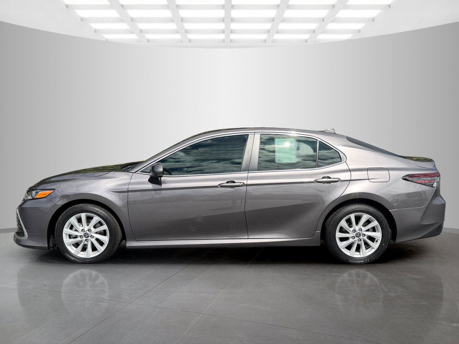 Used 2023 Toyota Camry LE FWD image 3