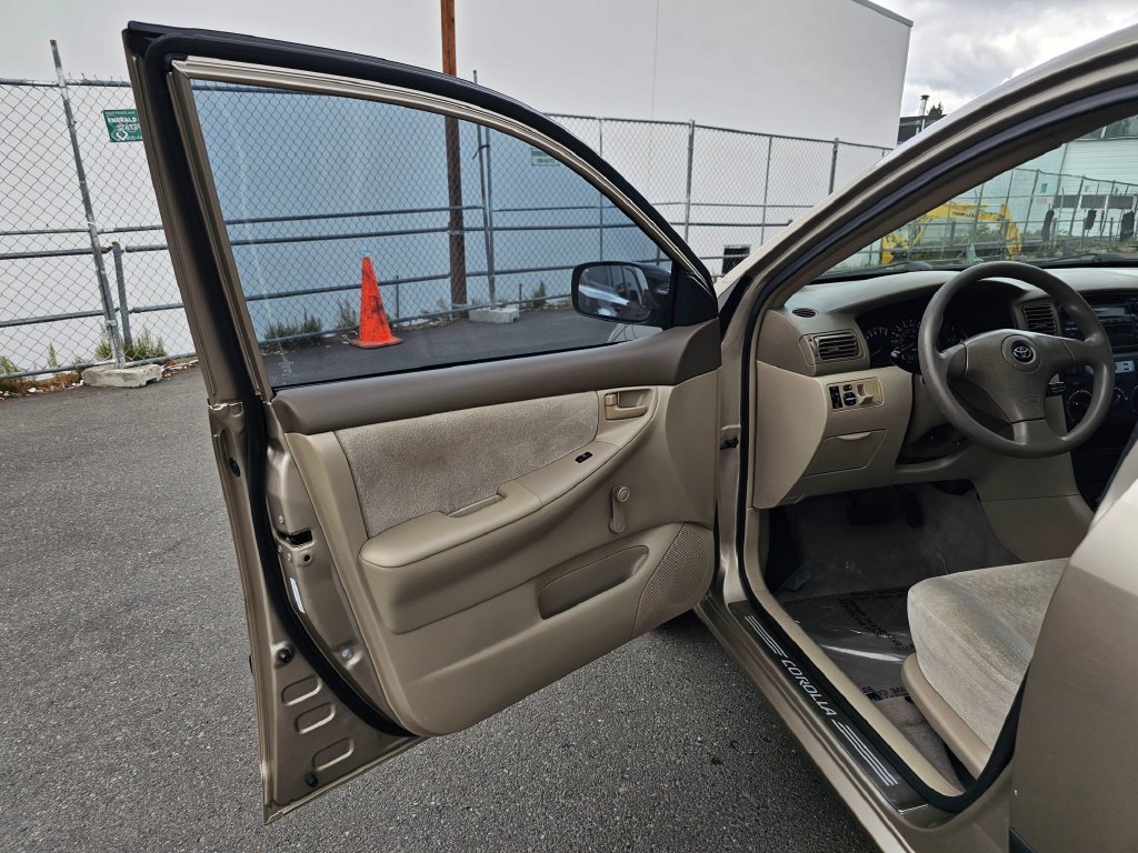 Used 2004 Toyota Corolla CE w/ Preferred Accessory Pkg FWD image 18