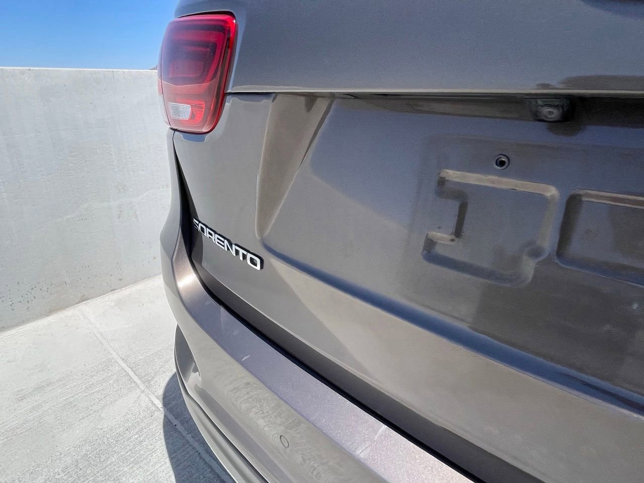 Used 2019 Kia Sorento EX w/ EX Touring Package image 2
