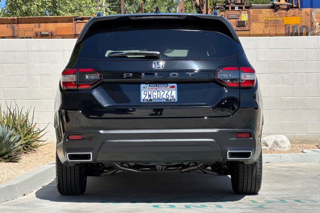 Certified 2025 Honda Pilot Sport image 9
