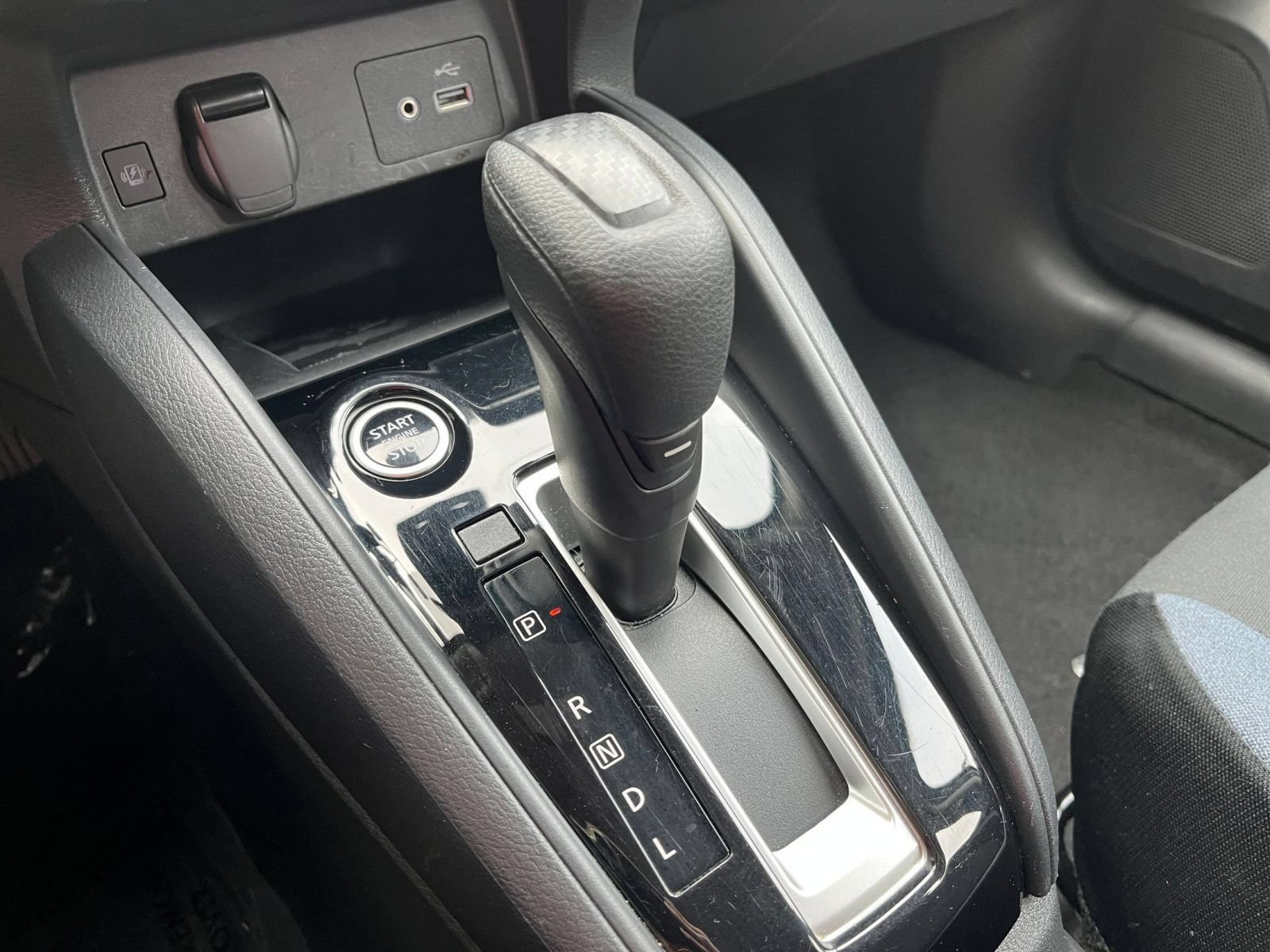 Used 2025 Nissan Versa SV FWD image 40