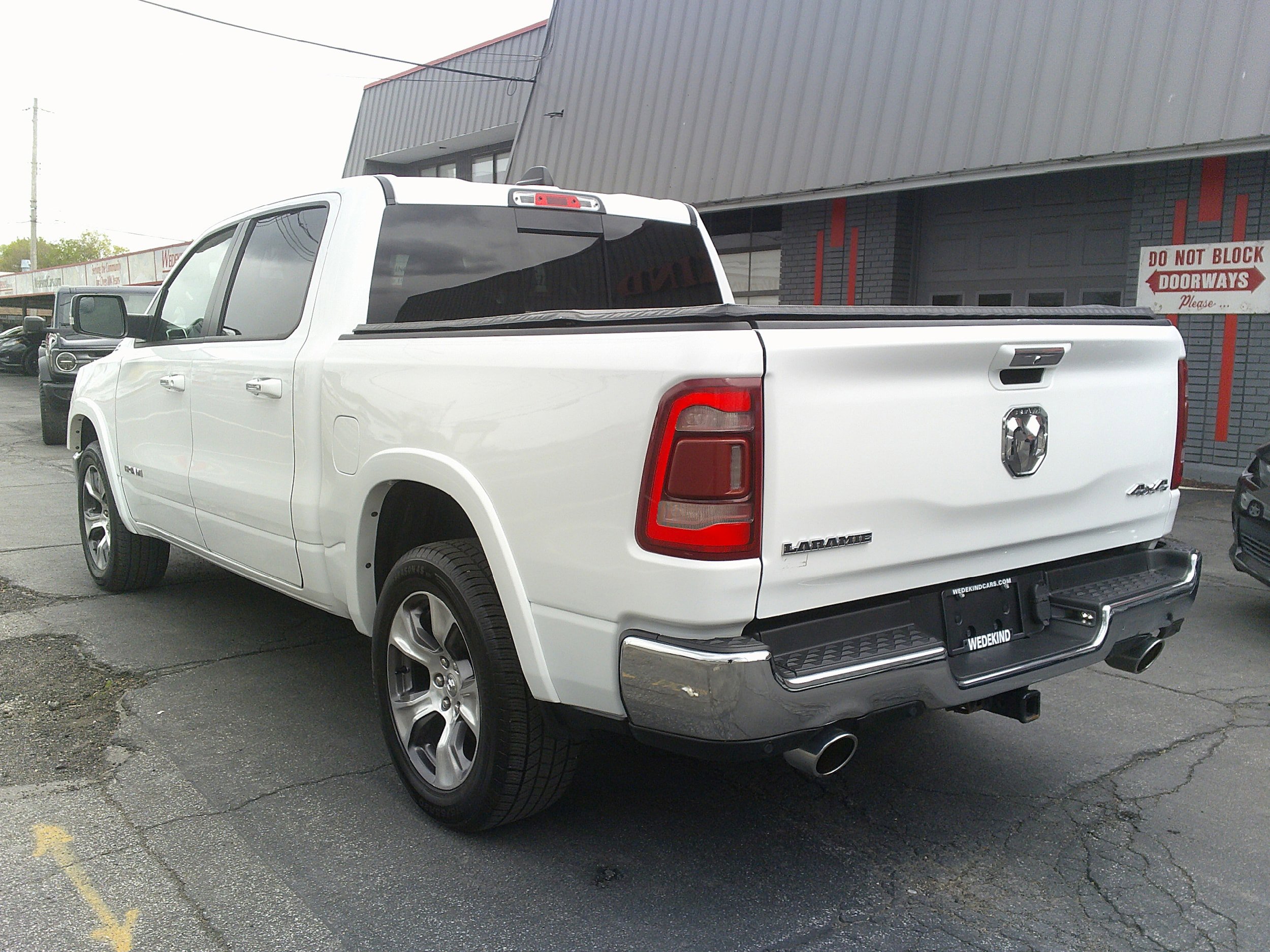 Used 2021 RAM 1500 Laramie AWD/4WD image 3