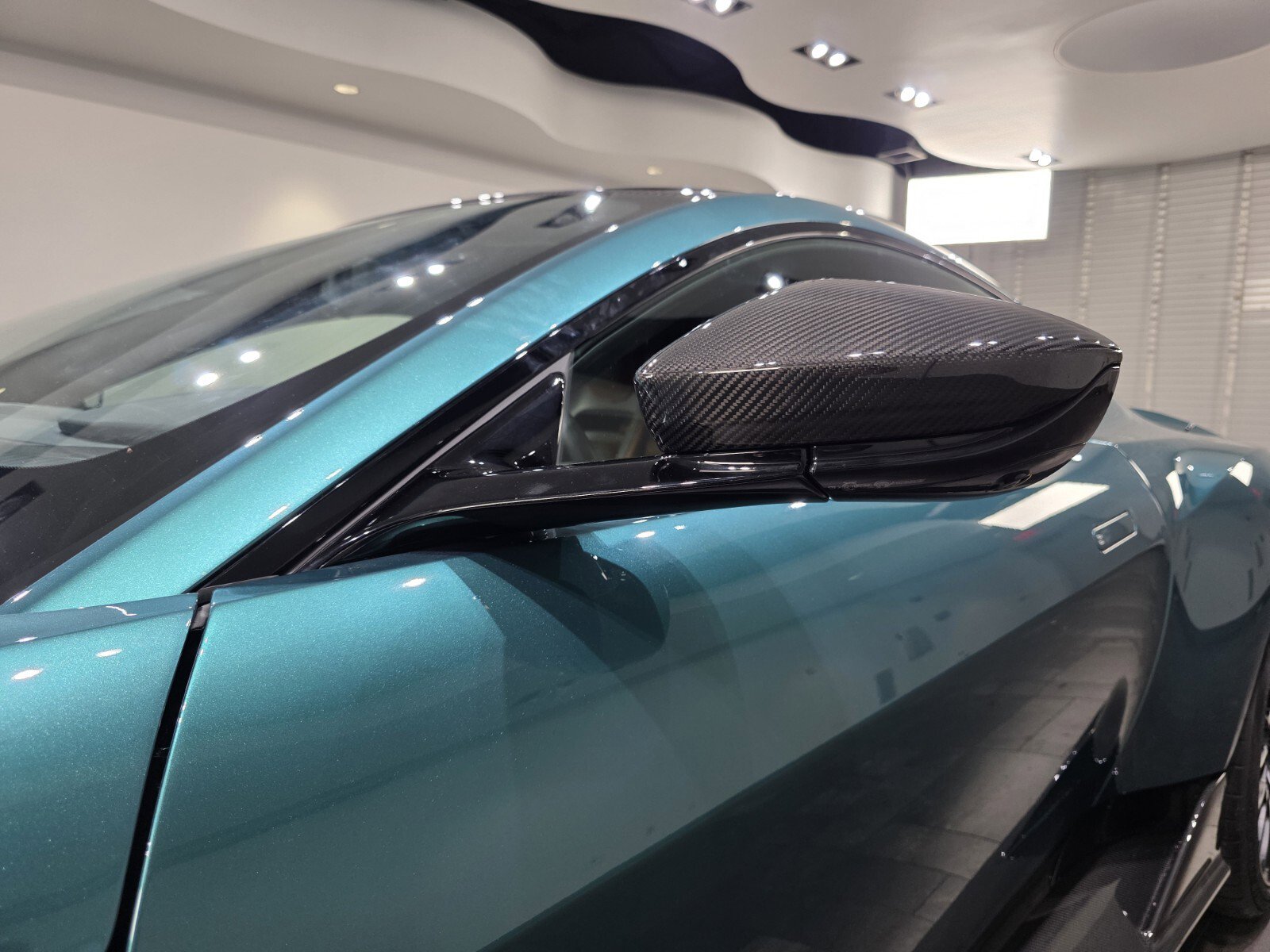 Used 2024 Aston Martin Valour RWD image 21