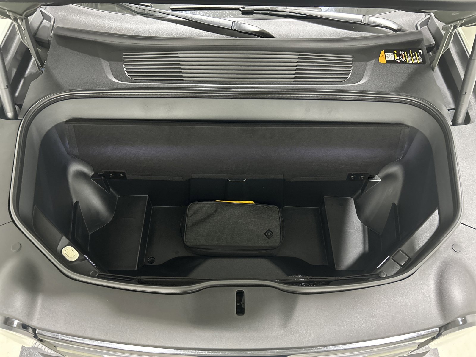 Used 2022 Rivian R1T Launch Edition image 14