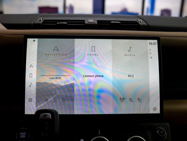 New 2026 Land Rover Defender 130 X-Dynamic SE image 18