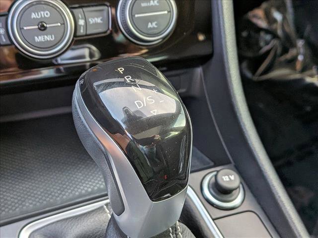 Used 2023 Volkswagen Jetta SE w/ Panoramic Sunroof Package FWD image 12
