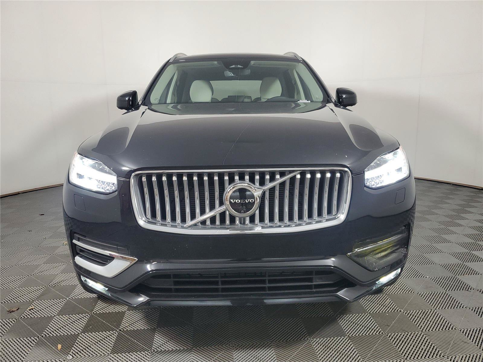 Certified 2025 Volvo XC90 B5 Plus w/ Protection Package AWD/4WD image 2