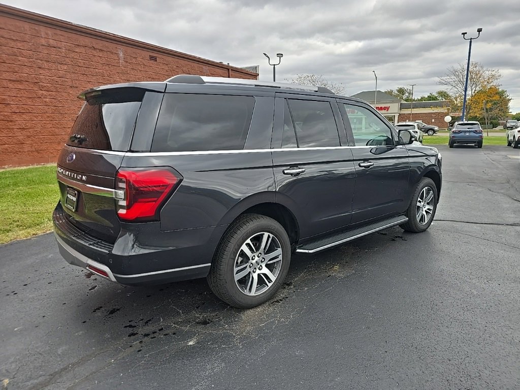 Used 2023 Ford Expedition Limited image 3