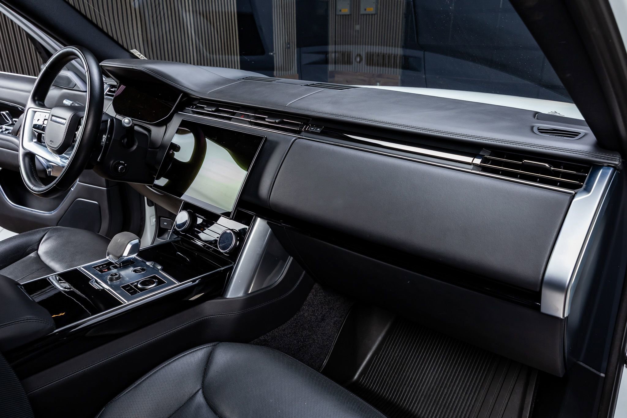 Used 2022 Land Rover Range Rover SE image 14