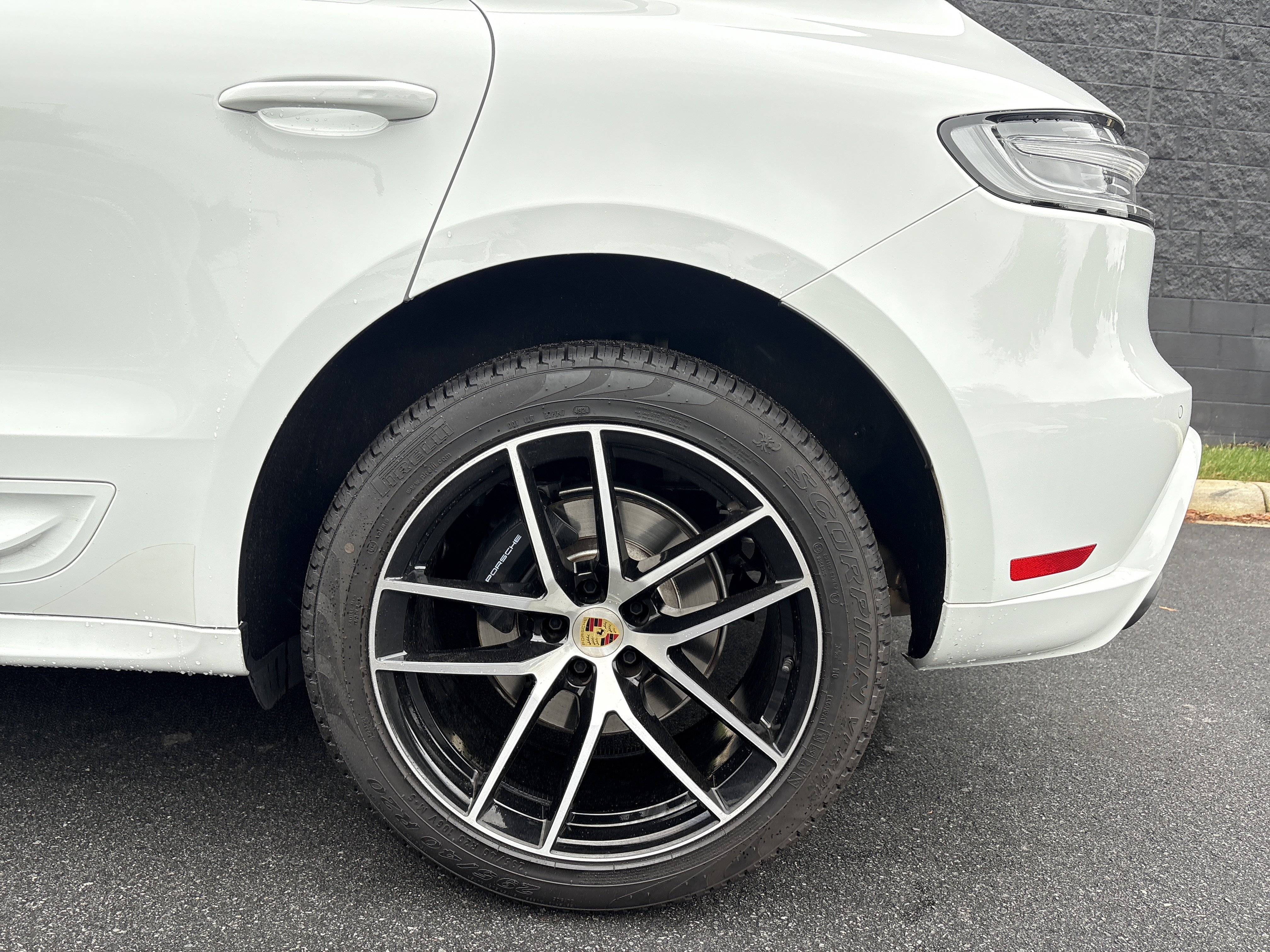 Certified 2025 Porsche Macan image 39