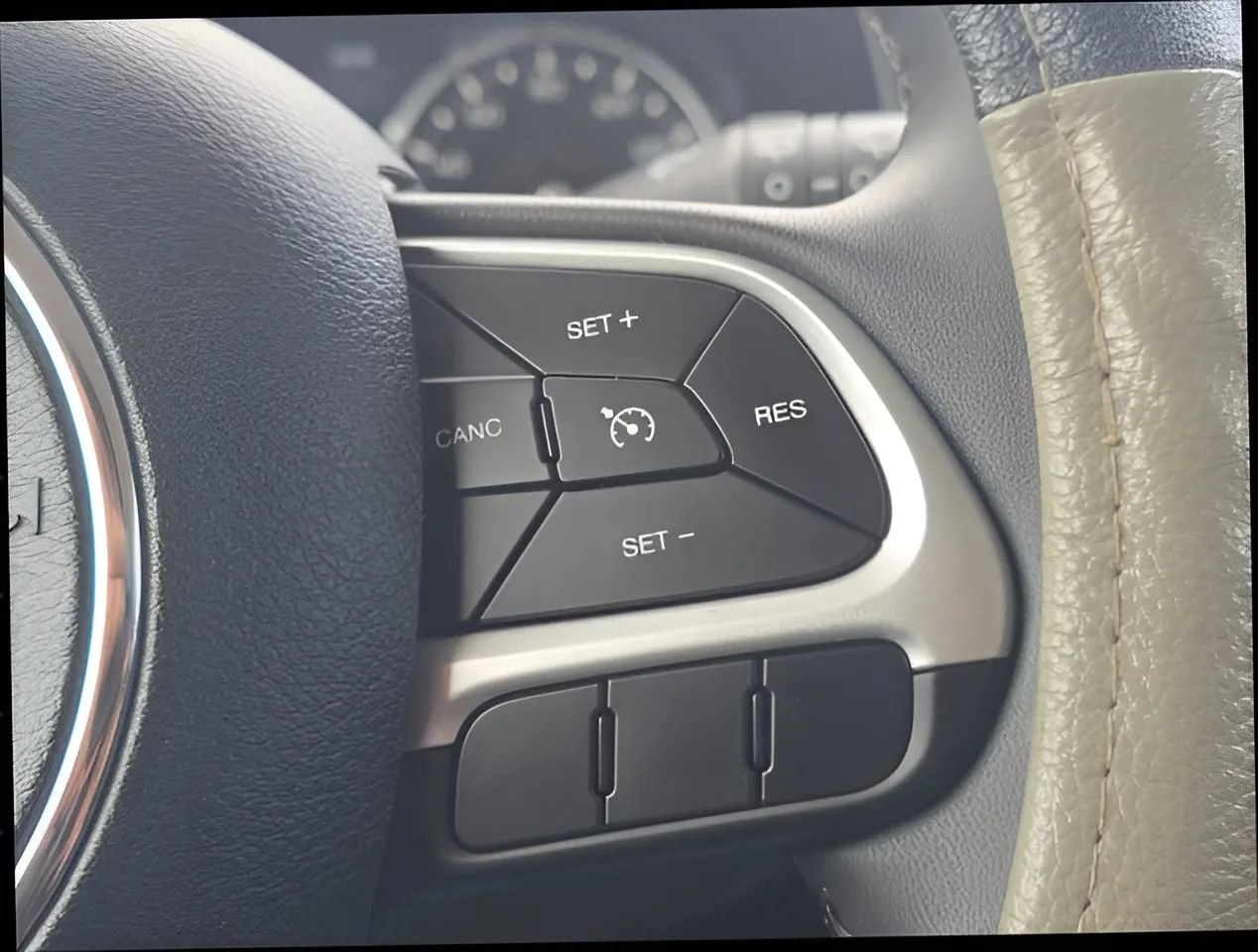 Used 2021 Jeep Renegade Latitude FWD image 25