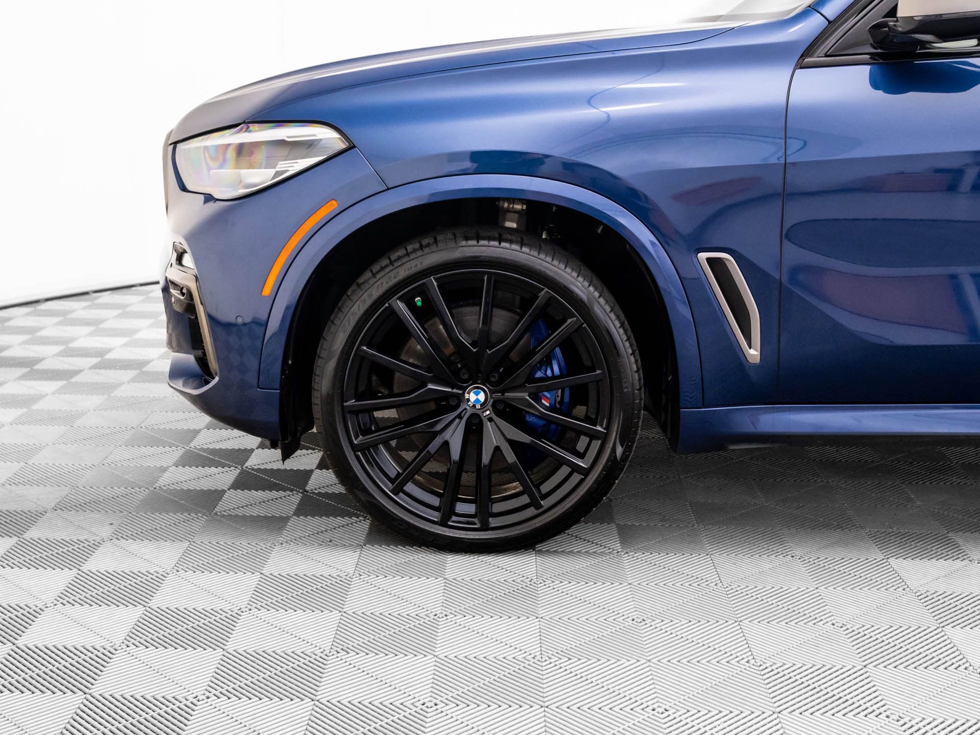 Used 2021 BMW X5 M50i image 37