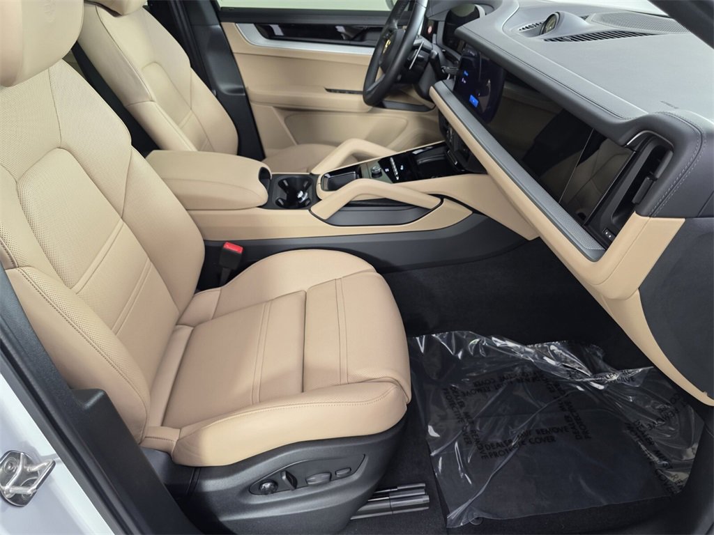 Used 2024 Porsche Cayenne S image 28