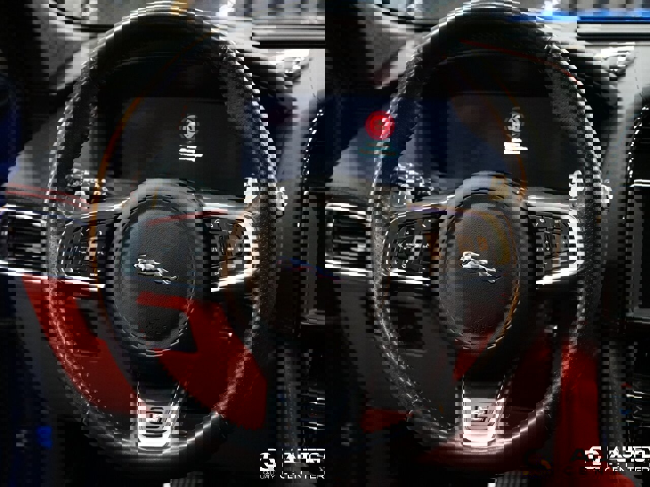 Used 2020 Jaguar F-PACE SVR image 21