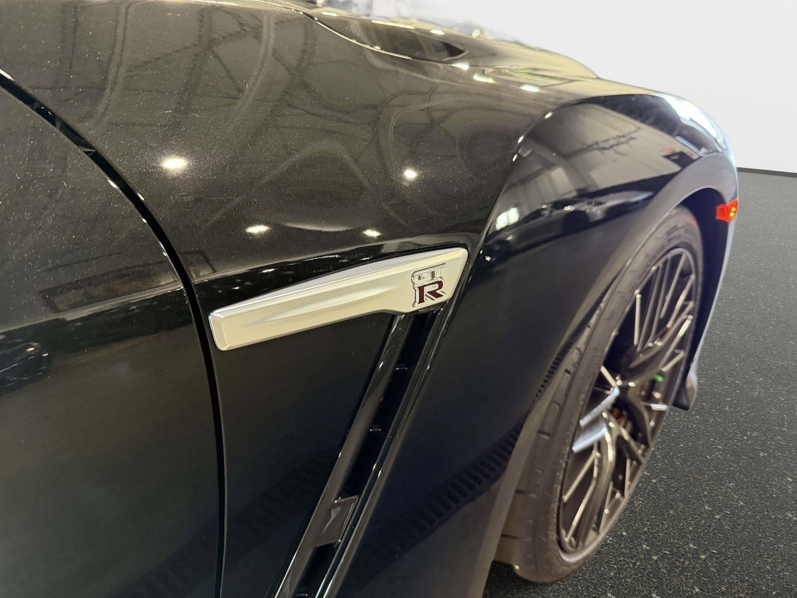Used 2021 Nissan GT-R Premium image 14