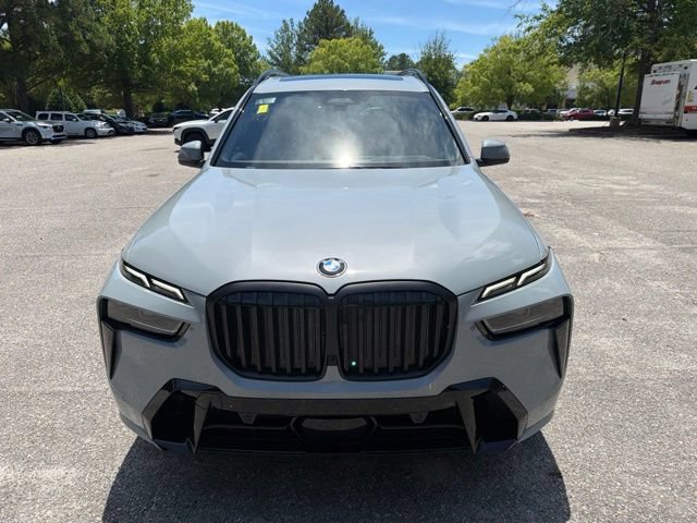 Used 2024 BMW X7 xDrive40i w/ M Sport Package AWD/4WD image 8