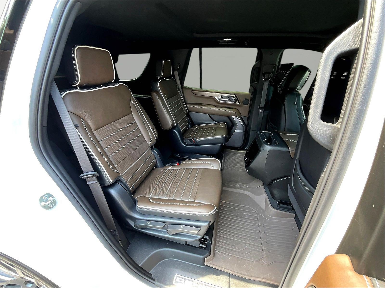 Used 2025 GMC Yukon Denali Ultimate AWD/4WD image 25