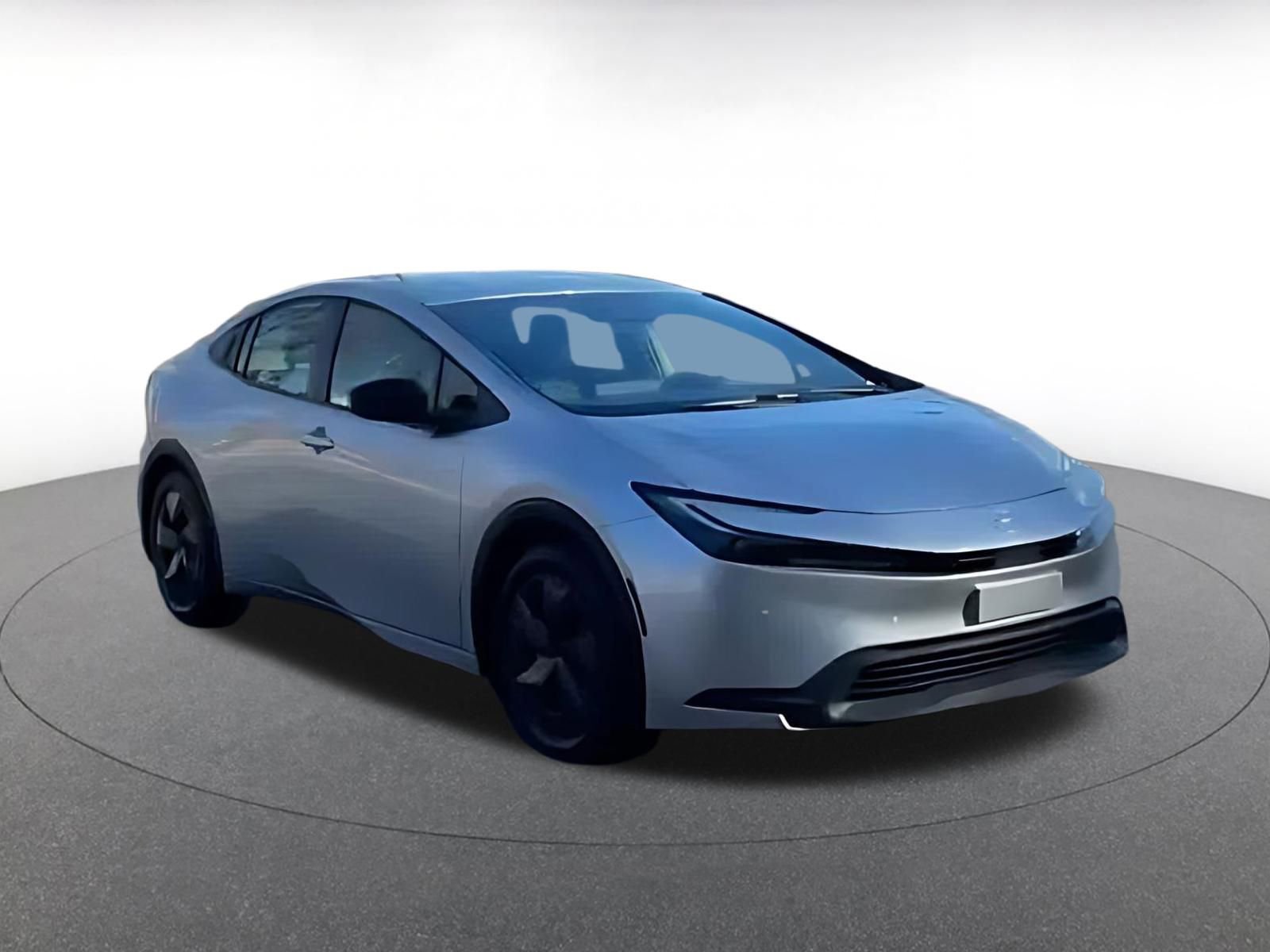 Used 2025 Toyota Prius LE image 3