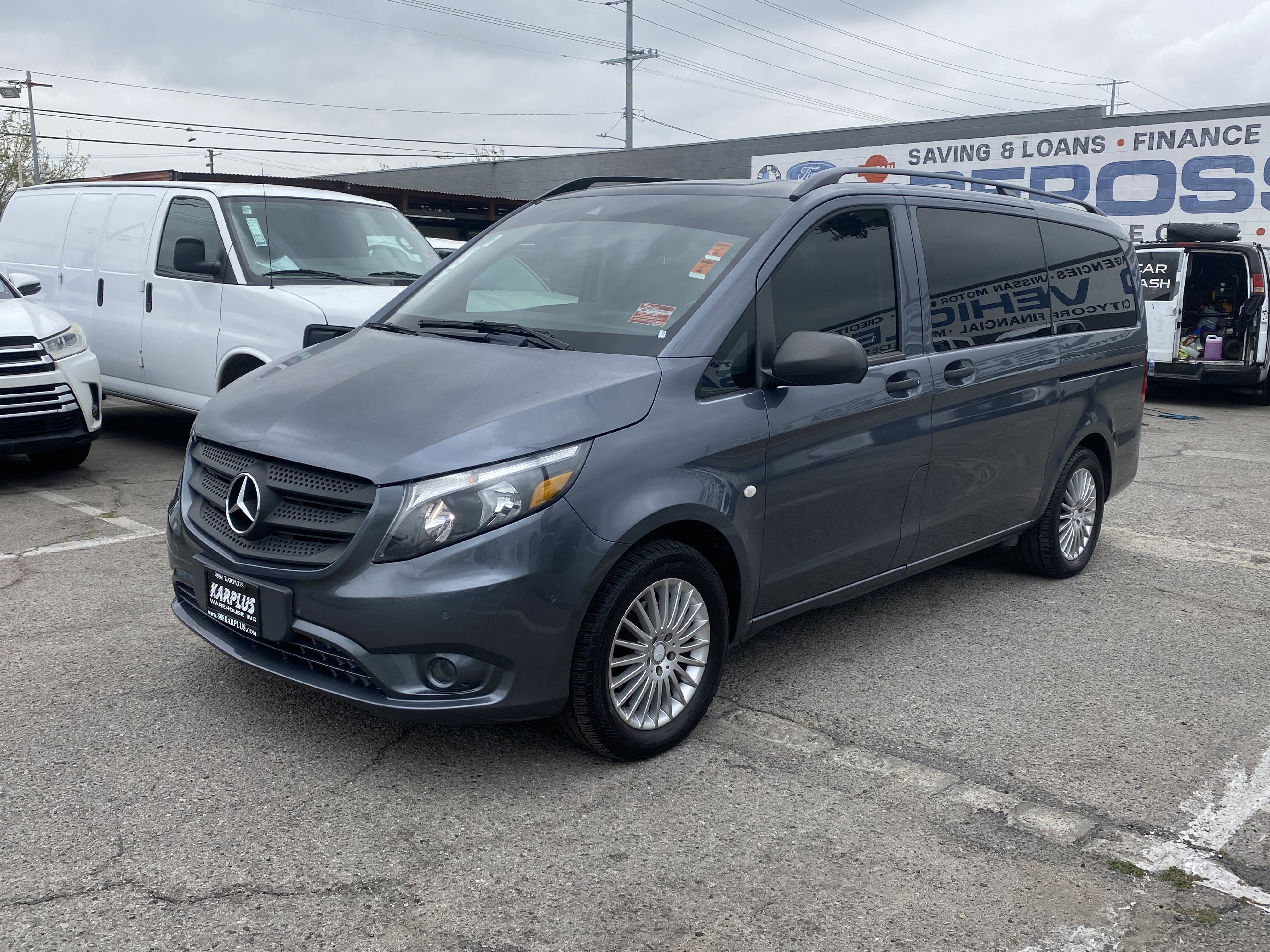 Used 2017 Mercedes-Benz Metris Passenger image 2