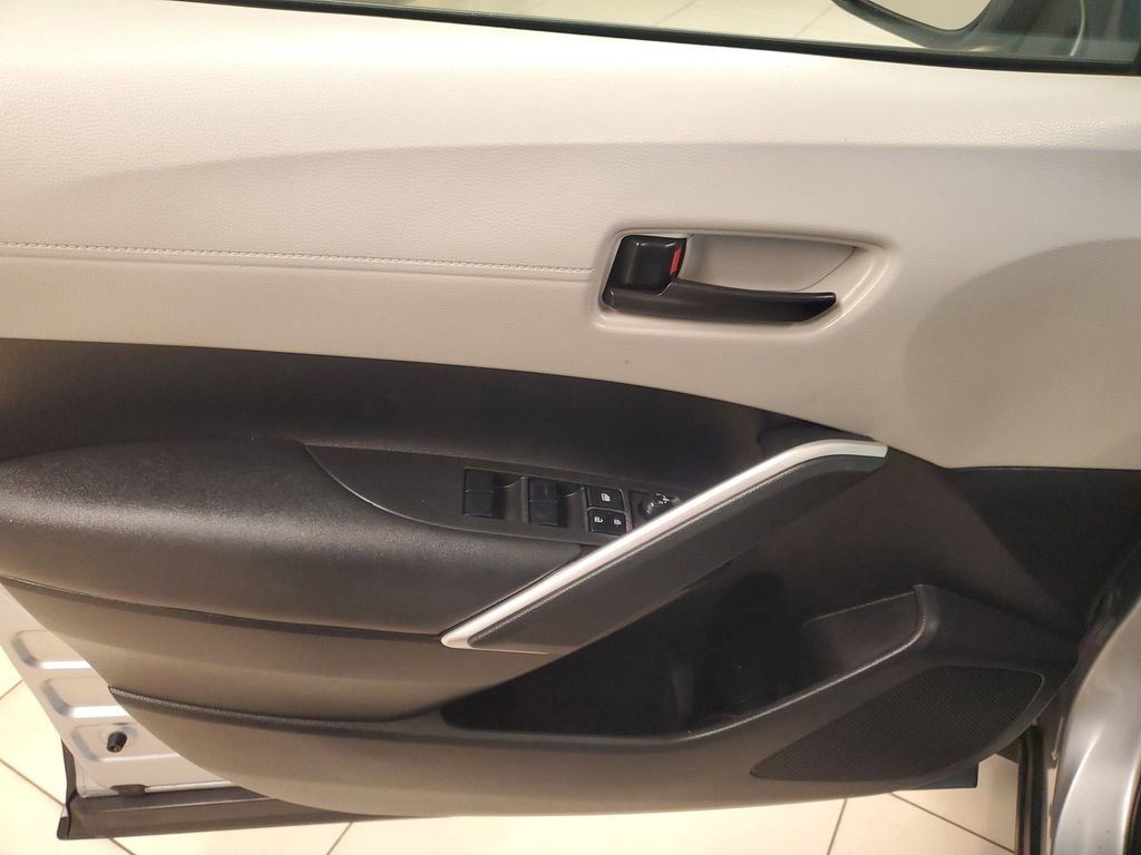 Used 2023 Toyota Corolla Cross L image 17