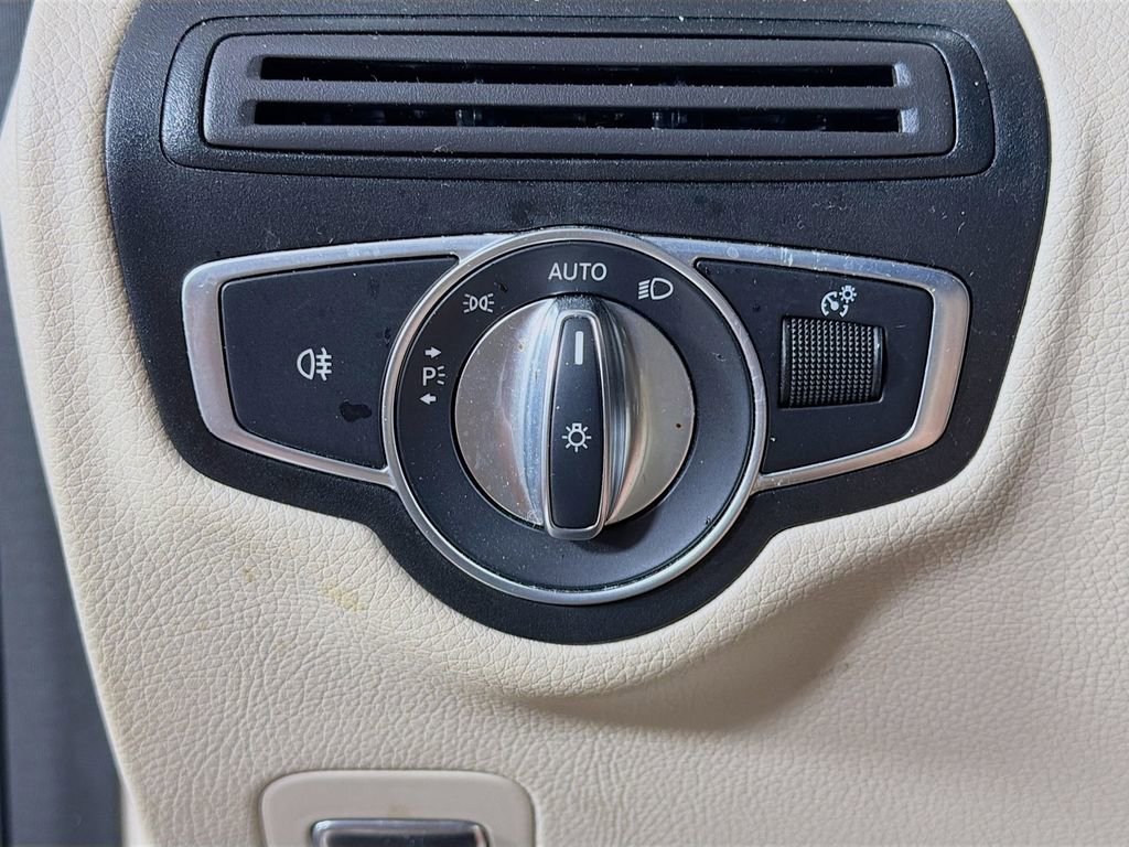 Certified 2018 Mercedes-Benz GLC 300 4MATIC image 11