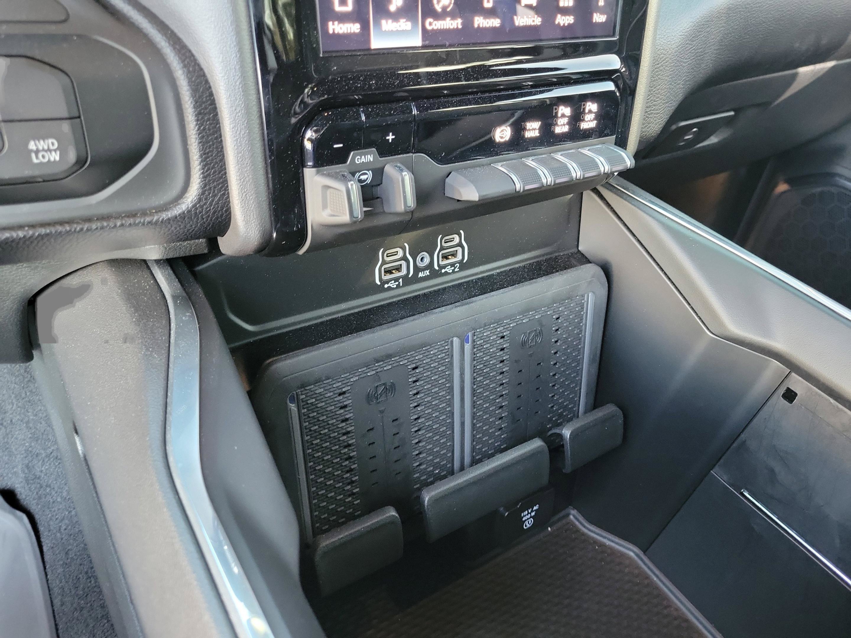 Used 2025 RAM 2500 Laramie w/ Night Edition AWD/4WD image 18