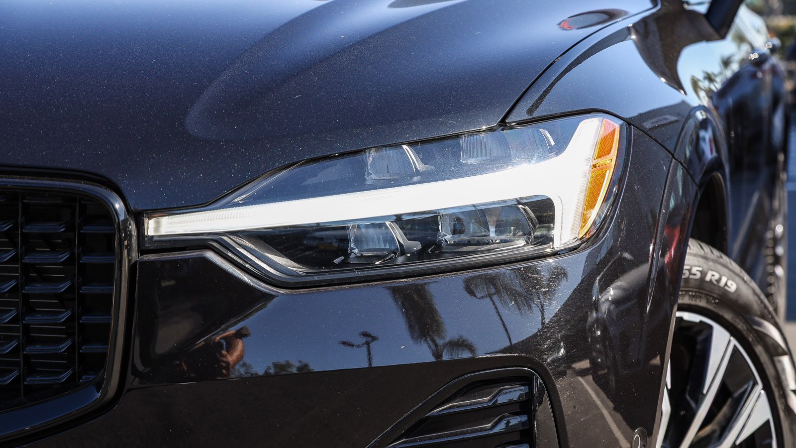 Used 2025 Volvo XC60 B5 Plus image 2