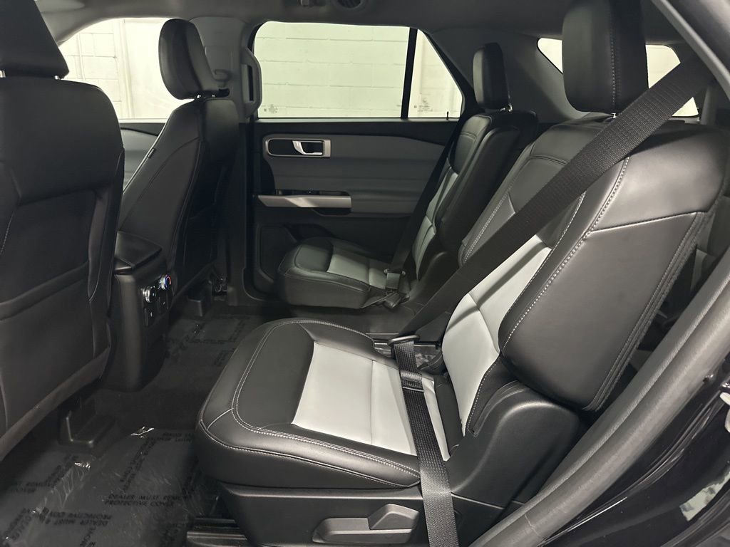 Used 2023 Ford Explorer XLT w/ Equipment Group 202A AWD/4WD image 22