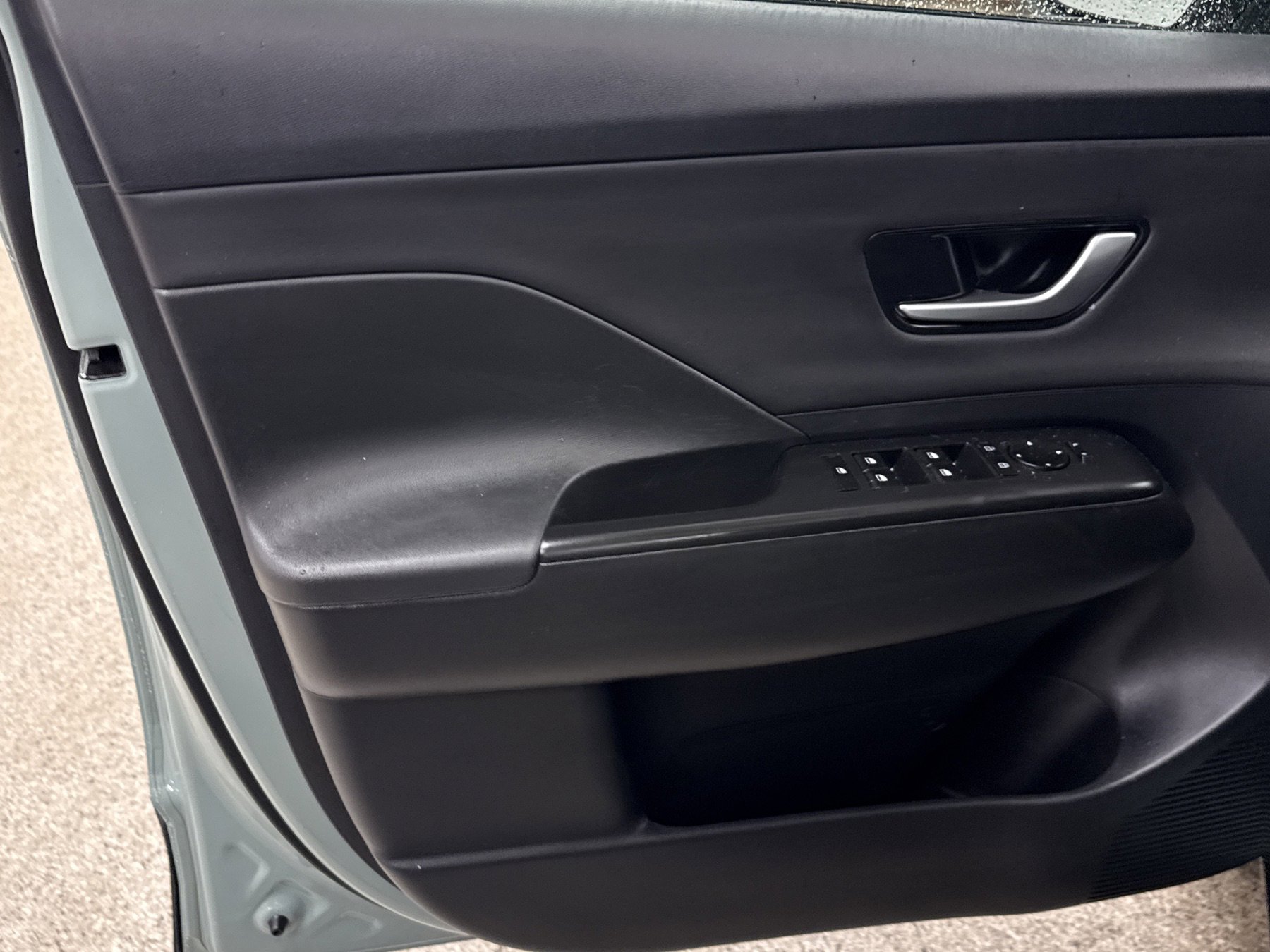 Used 2024 Hyundai Kona Limited image 3