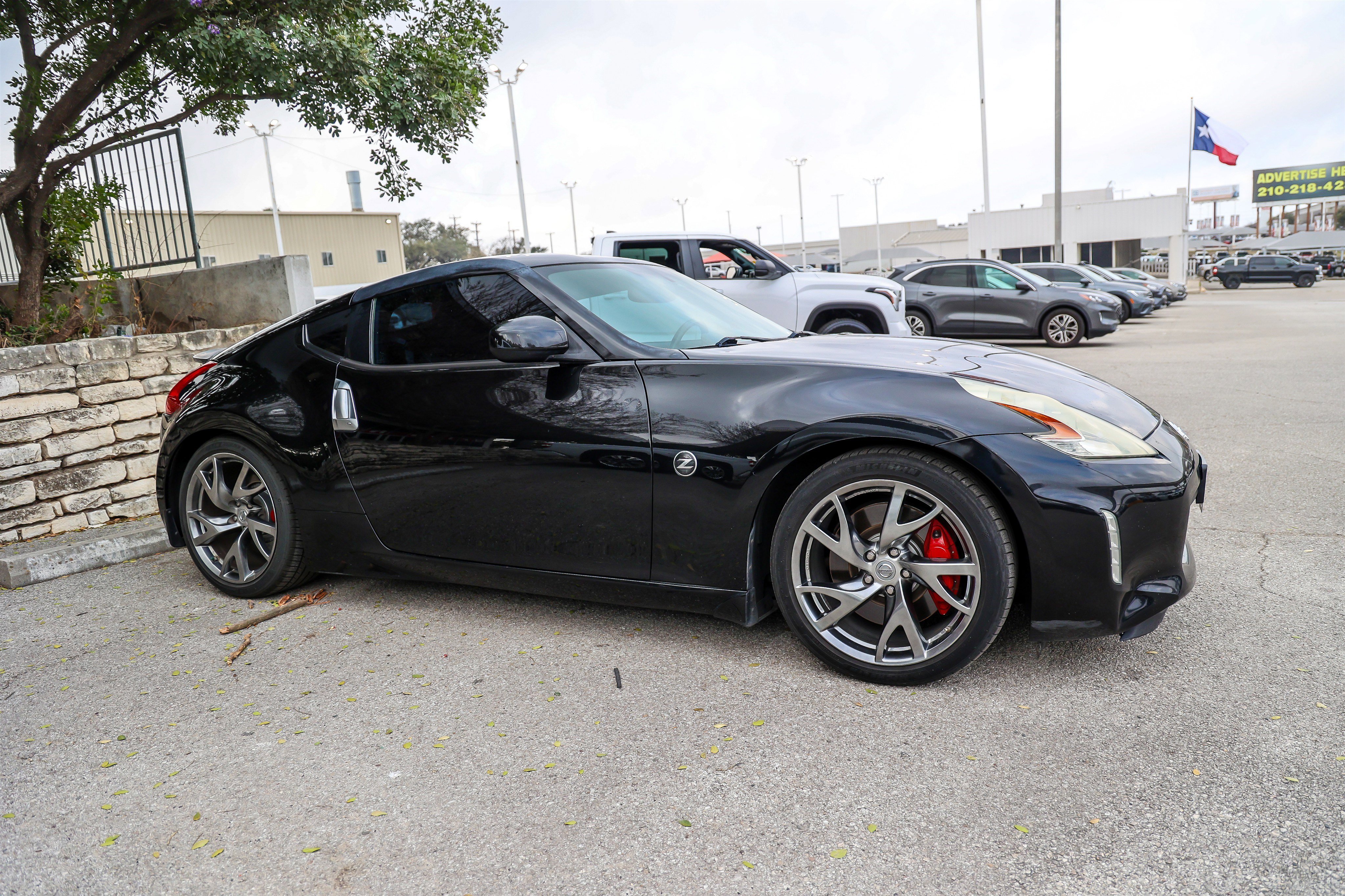 Used 2016 Nissan 370Z w/ Sport Package image 7