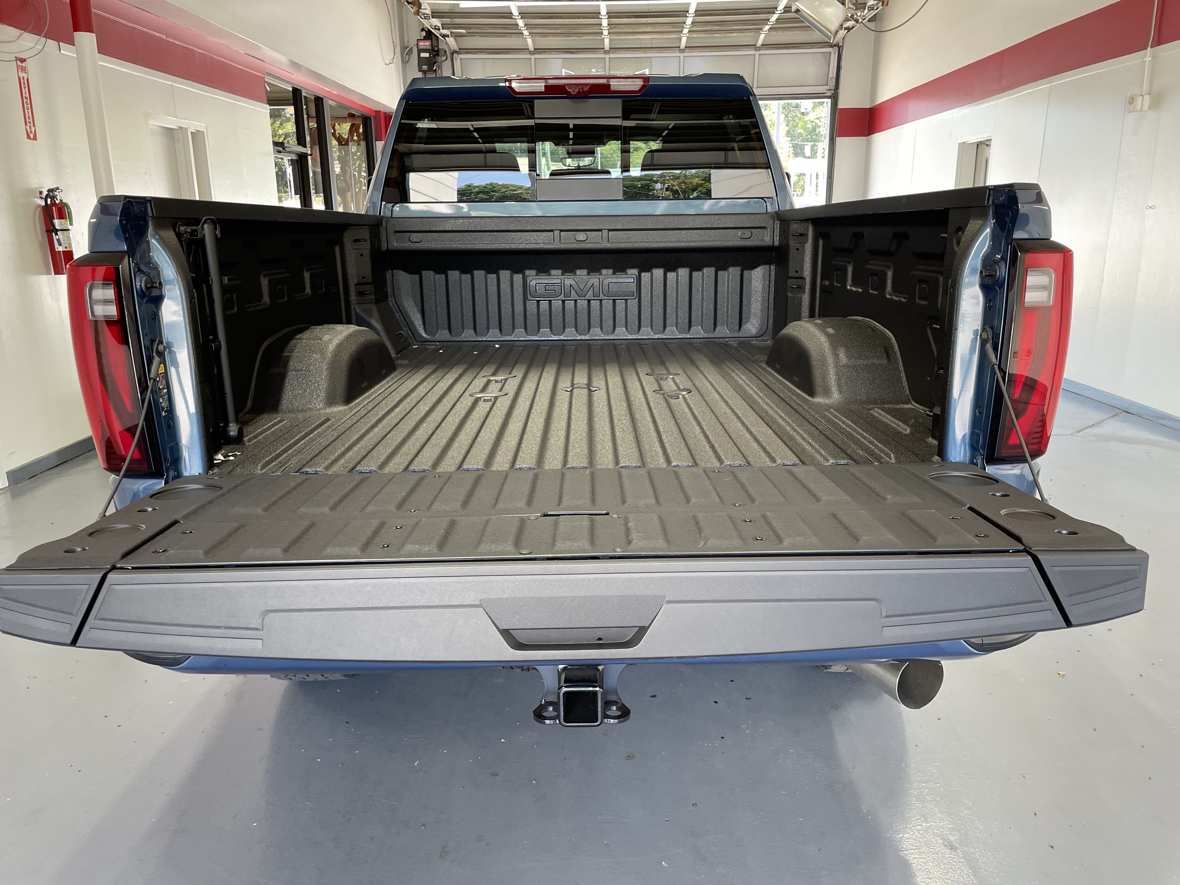 New 2026 GMC Sierra 2500 Denali w/ Denali Reserve Package AWD/4WD image 6