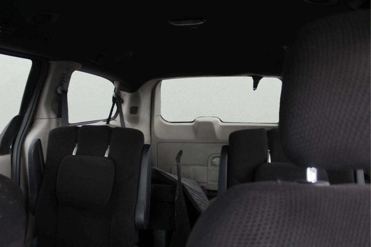 Used 2014 Dodge Grand Caravan SE FWD image 9