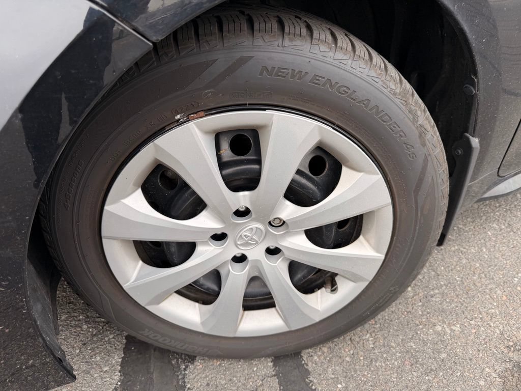 Used 2023 Toyota Corolla LE FWD image 4