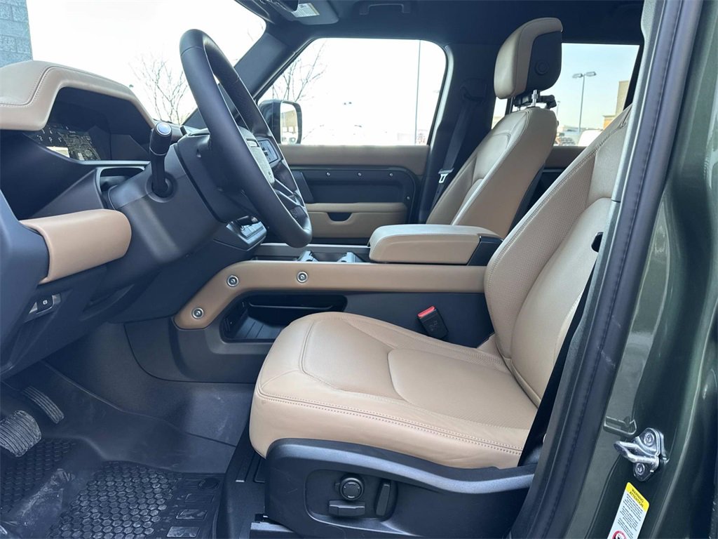 New 2026 Land Rover Defender 110 X-Dynamic SE image 18