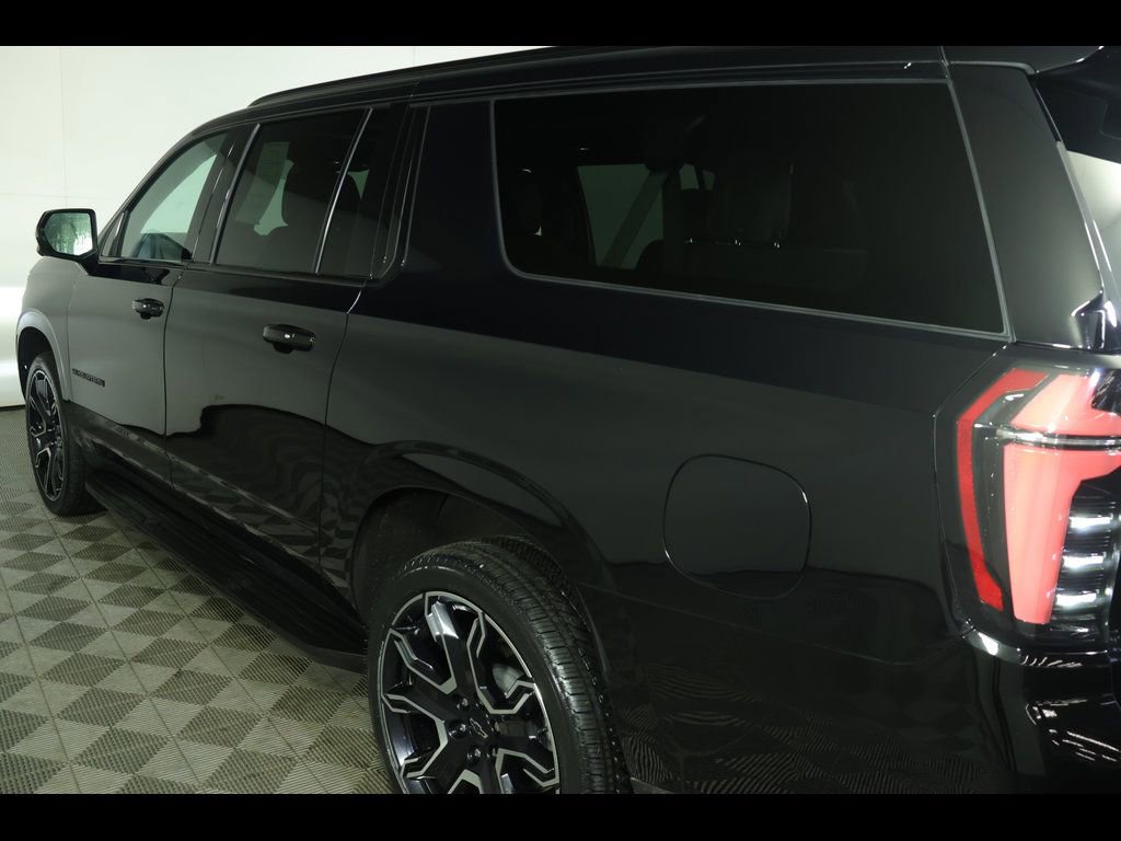 Used 2025 Chevrolet Suburban RST w/ RST Capability Package AWD/4WD image 20