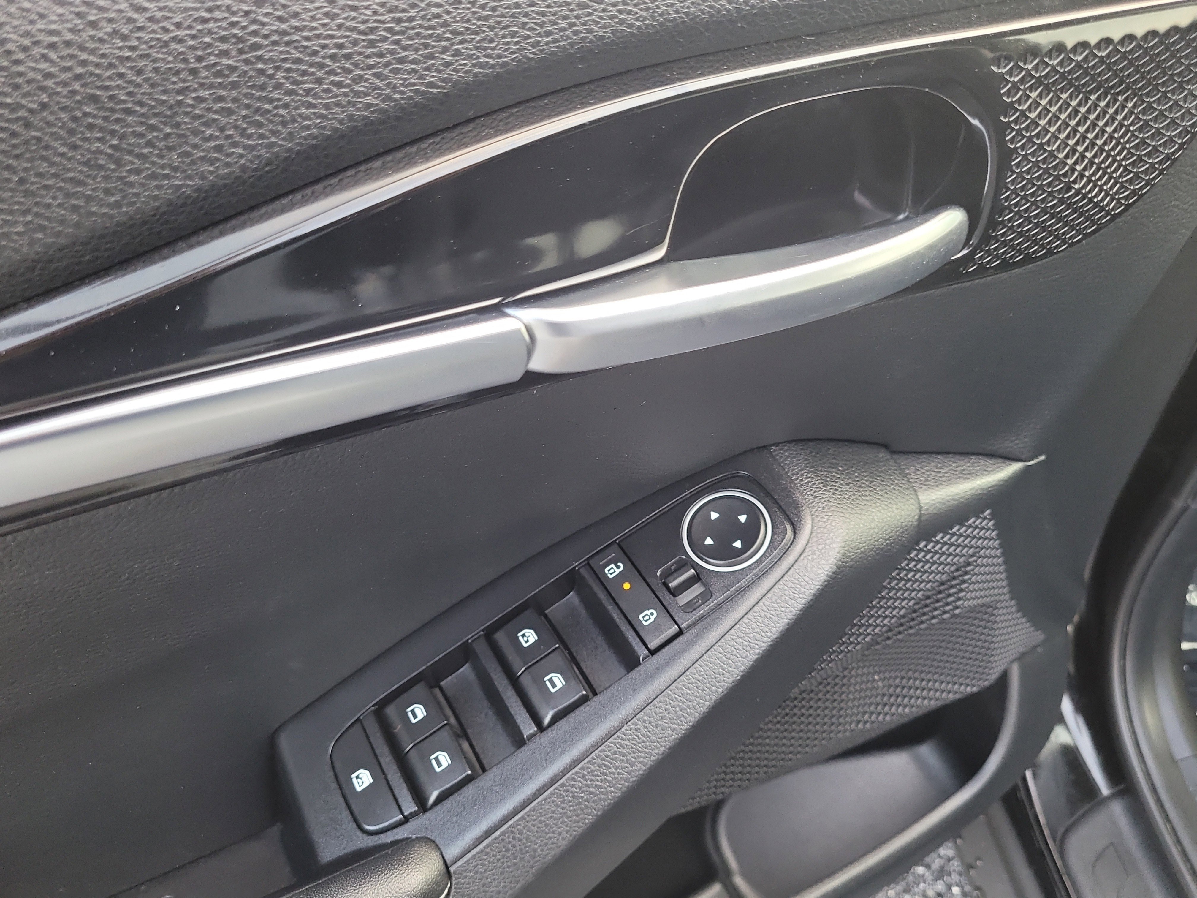Used 2025 Kia Seltos S FWD image 18