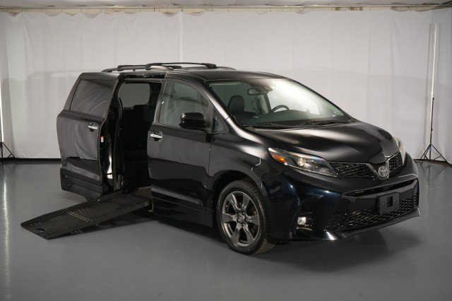 Used 2020 Toyota Sienna SE